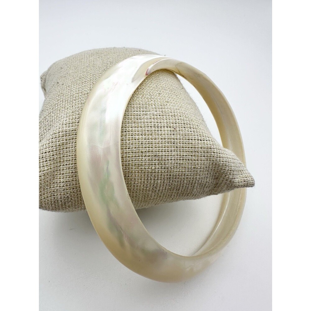 Vintage Natural Shell Bangle Bracelet 8.5”